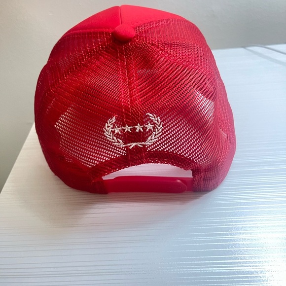 Red cap - Picture 2 of 3